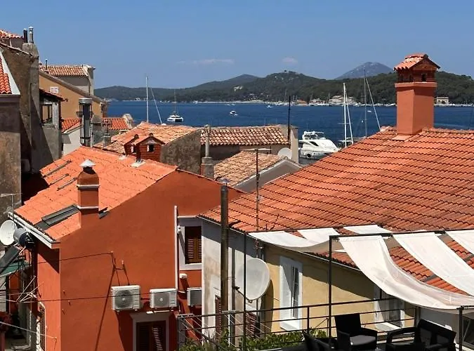 In Center Of Apartamento Mali Lošinj